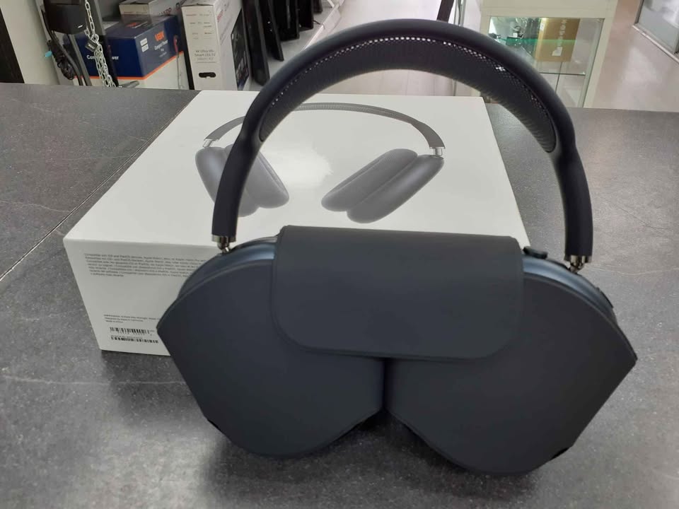 Like New Apple AirPods Max USB-C A3184 (2nd Gen) Midnight Blue
